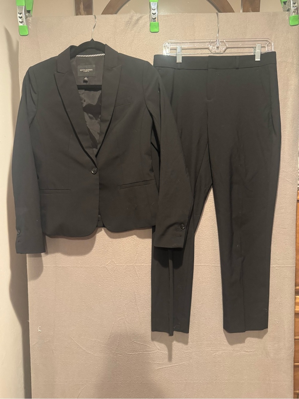 Banana Republic Black Women’s Two-Piece Suit Jacket & Pants